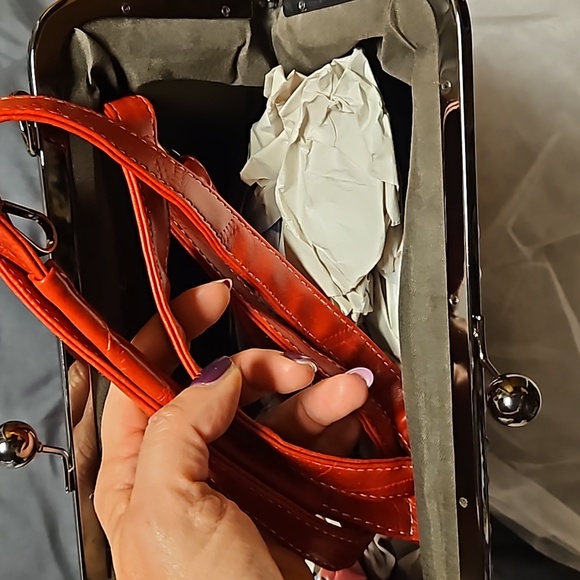 TODAY LAST CHANCE THIS PRICE NWOT Vintage kiss lock crossbody - Picture 7 of 7